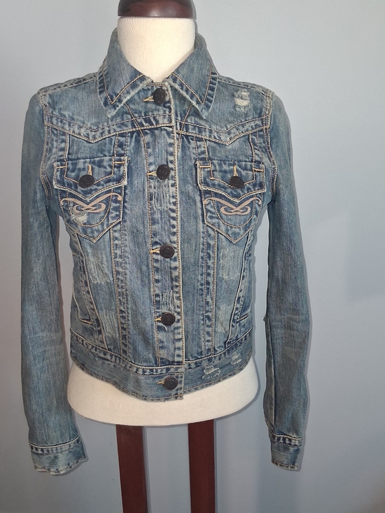 Jimmy Z Jackets & Blazers - Jimmy'z Classic Light Wash Distressed Denim Jacket - Blue Womens Size S